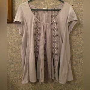 Anthropologie Akemi + Kin grey Embroidered short sleeve a line blousy top large